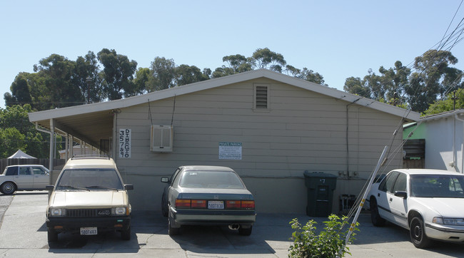 3-9 DiMaggio Ave in Pittsburg, CA - Building Photo - Building Photo