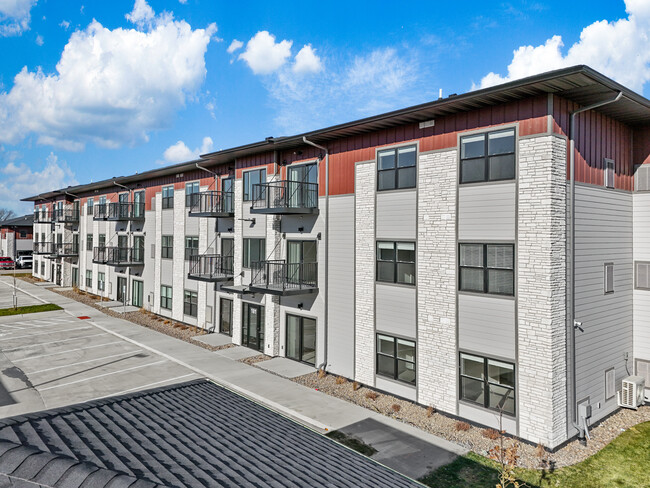 Stratford Pointe in Waukee, IA - Building Photo - Building Photo