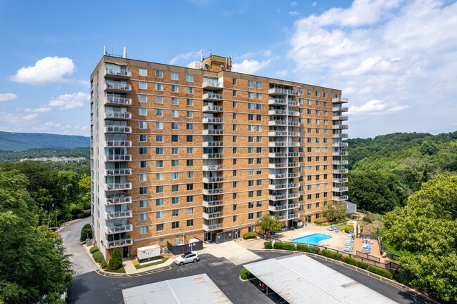 The Pinnacle in Chattanooga, TN - Building Photo - Building Photo
