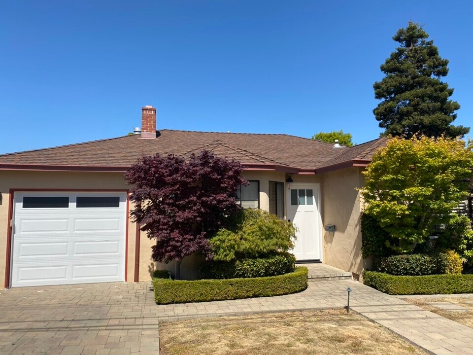 120 Anza Way in San Bruno, CA - Building Photo