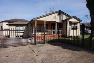 1805 Hopper Rd in Houston, TX - Building Photo - Building Photo