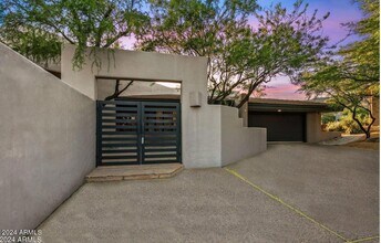 10726 E Tamarisk Way, Unit 612 in Scottsdale, AZ - Building Photo - Building Photo