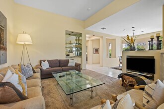 461 Desert Holly Dr in Palm Desert, CA - Building Photo - Building Photo