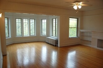 1700 W Touhy Ave, Unit 08-1 in Chicago, IL - Building Photo - Building Photo