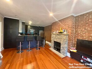 1616 Beacon St, Unit 2 in Brookline, MA - Foto de edificio - Building Photo