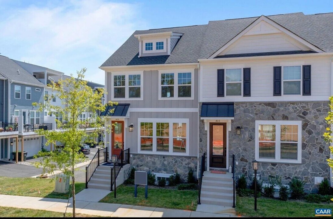 805 Park Ridge Dr in Crozet, VA - Building Photo