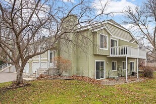 5635 Sanibel Dr in Hopkins, MN - Building Photo