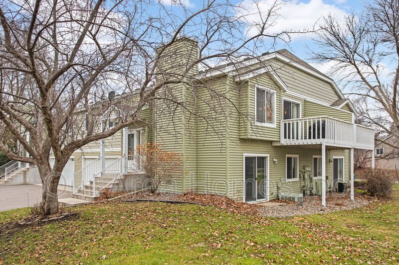 5635 Sanibel Dr in Hopkins, MN - Building Photo