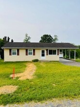 244 E Riverside Dr in Timberville, VA - Building Photo - Building Photo