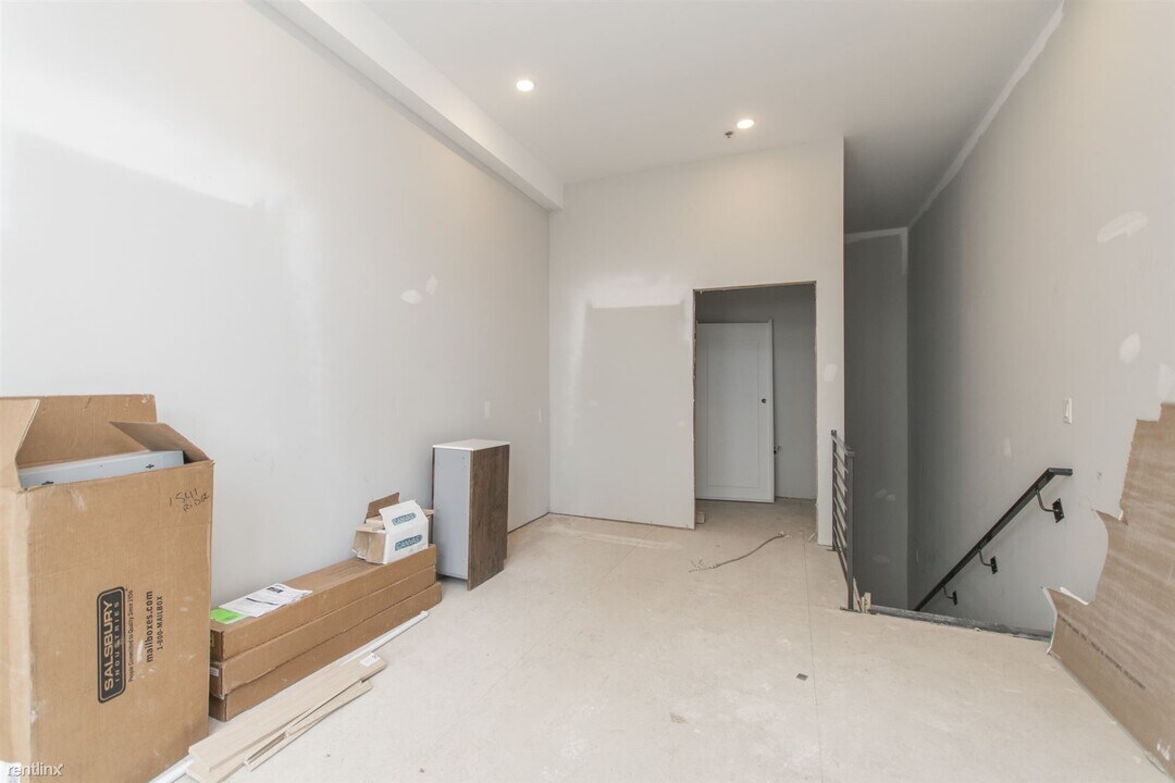 1730 Ridge Ave in Philadelphia, PA - Building Photo