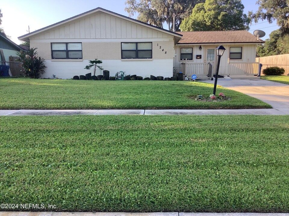 1248 Nipigon Ave S in Atlantic Beach, FL - Building Photo