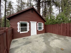 54100 Pine Crest Ave in Idyllwild, CA - Building Photo - Building Photo