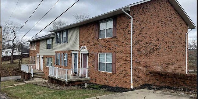 975 Dugan St in Huntington, WV - Building Photo - Building Photo