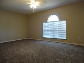 12925 Kings Lake Dr in Gibsonton, FL - Building Photo - Building Photo