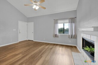 1013 Chestnut St in San Marcos, TX - Building Photo - Building Photo