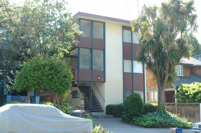 2525 Piedmont Cres in Berkeley, CA - Foto de edificio - Building Photo