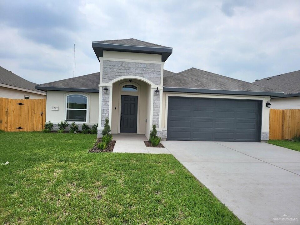 2207 N 26th St in Hidalgo, TX - Building Photo
