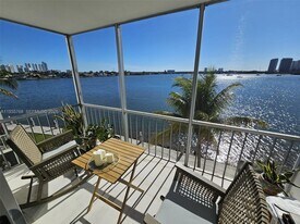 3000 Marcos Dr in Aventura, FL - Building Photo