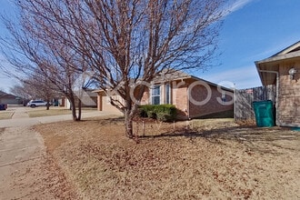 11637 SW 10th St in Yukon, OK - Building Photo - Building Photo