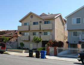 422 N Oxford Ave in Los Angeles, CA - Building Photo - Building Photo