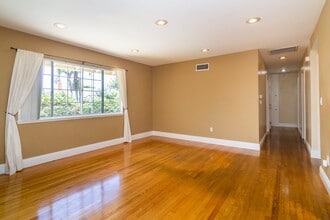 1033 Tapies Ct in Thousand Oaks, CA - Building Photo - Building Photo