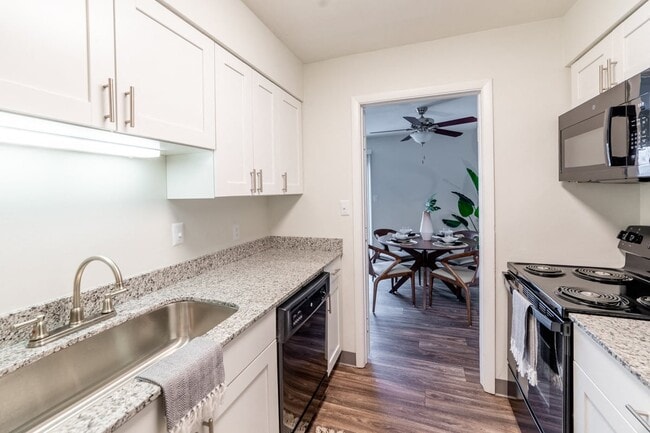 Governor Square in Carmel, IN - Building Photo - Building Photo