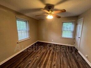 591 W Lockwood Ave in Webster Groves, MO - Building Photo - Building Photo