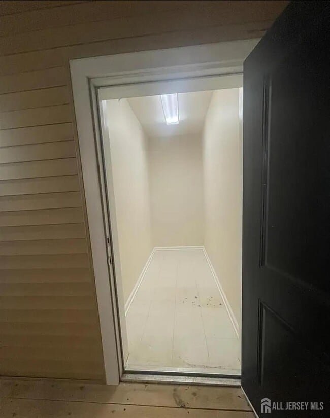 626 Strassle Wy in South Plainfield, NJ - Building Photo - Building Photo