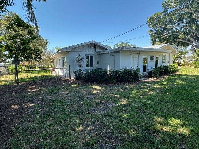 768 22nd Pl in Vero Beach, FL - Foto de edificio - Building Photo
