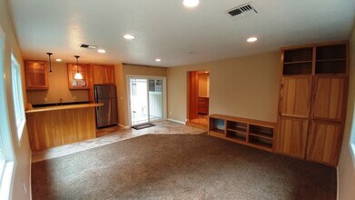 3524 Regent Ave in Eugene, OR - Building Photo - Building Photo