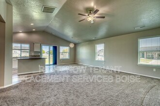 8148 S Red Shine Ave in Boise, ID - Building Photo - Building Photo