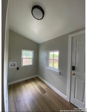 143 E Baylor in San Antonio, TX - Foto de edificio - Building Photo