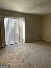 5763 N Castlegate Dr, Unit A in Atlanta, GA - Foto de edificio - Building Photo