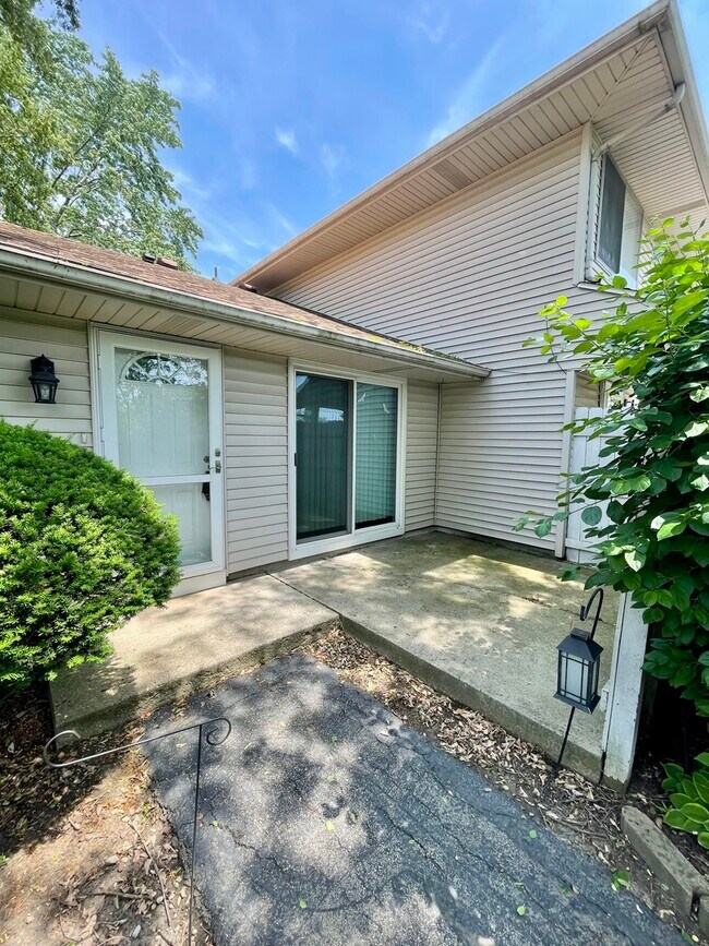 2367 Carnation Dr in Crest Hill, IL - Building Photo - Building Photo