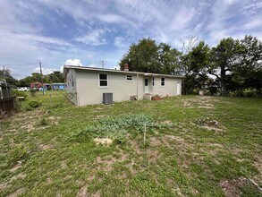 2711 Red Oak Dr in Jacksonville, FL - Building Photo - Building Photo