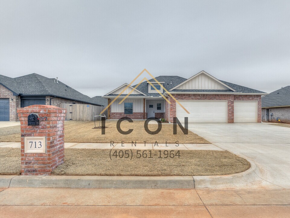 713 Cottontail Way in Mustang, OK - Foto de edificio