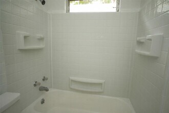 8723 Ilona Ln-Unit -2 in Houston, TX - Building Photo - Building Photo