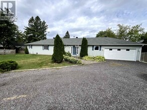 2435 S Shore Rd in Greater Napanee, ON - Building Photo - Building Photo