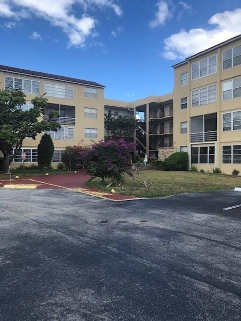 property at 2801 Somerset Dr