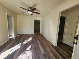 1516 Lindsey St in Denton, TX - Building Photo