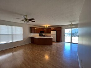 2004 Finch Haven Ln in Springfield, IL - Building Photo - Building Photo