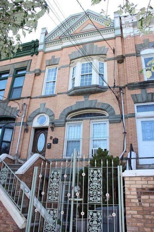 property at 1209 Palisade Ave