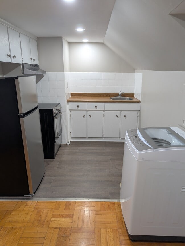 1 Garden Av in Toronto, ON - Building Photo - Building Photo