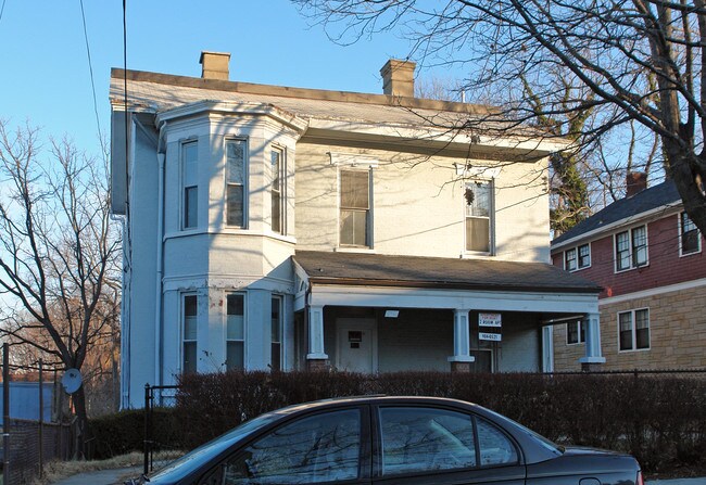 818 Oak St in Cincinnati, OH - Building Photo - Building Photo