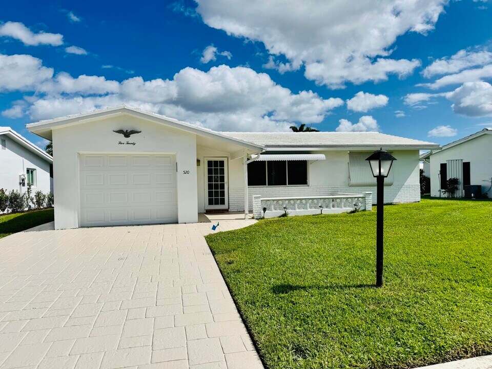520 SW 18th St in Boynton Beach, FL - Building Photo