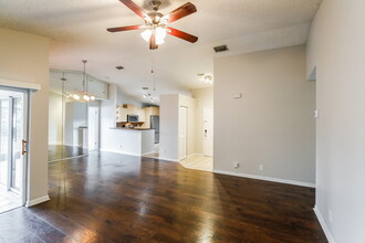 333 W Riverbend Dr in Sunrise, FL - Building Photo - Building Photo