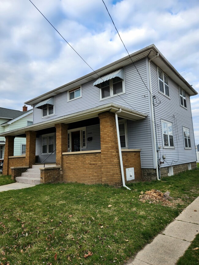 1638 Alpine Ave NW in Grand Rapids, MI - Building Photo - Building Photo