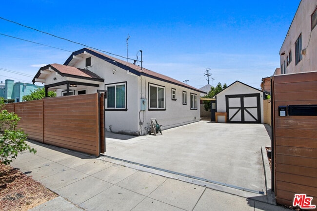 property at 1126 N Ardmore Ave