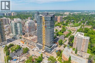 370 Martha St in Burlington, ON - Building Photo