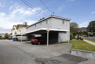 2439 Keystone St in Burbank, CA - Foto de edificio - Building Photo